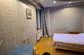 For Rent, 3 Room, Old building, Tbilisi, vake