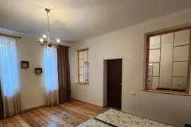 For Rent, 3 Room, Old building, Tbilisi, Chugureti